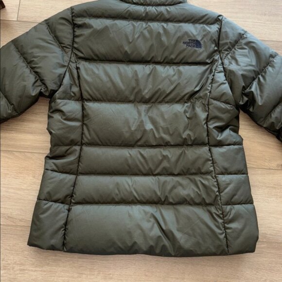 The North Face Women's Green Puffer Jacket size large - Picture 7 of 8